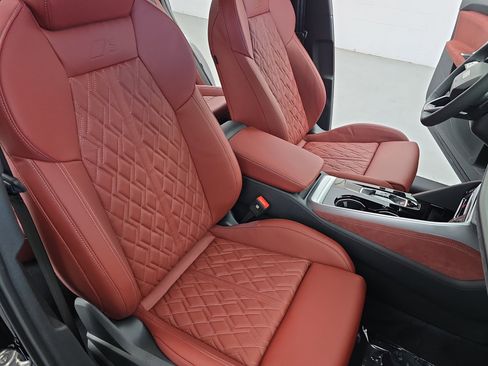 New 2025 Audi SQ5 Prestige image 10