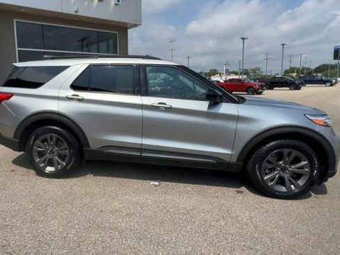 Certified 2024 Ford Explorer XLT w/ Equipment Group 202A AWD/4WD image 2