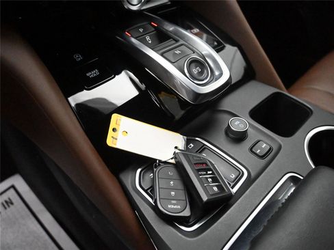 Certified 2022 Acura MDX SH-AWD w/ Technology Package image 5