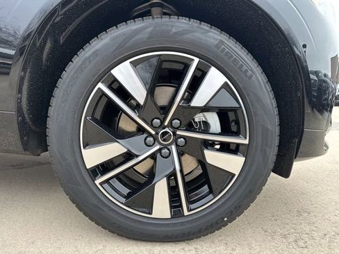 New 2026 Volvo XC60 B5 Core w/ Climate Package image 9