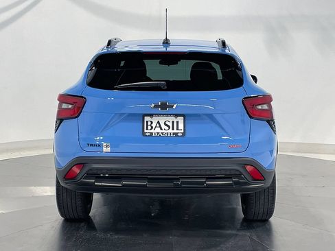 Used 2024 Chevrolet Trax RS FWD image 12