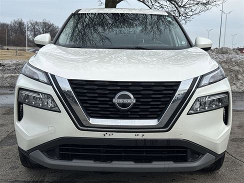 Used 2023 Nissan Rogue SV image 3