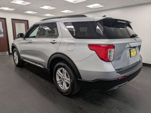 Used 2022 Ford Explorer XLT w/ Equipment Group 202A image 6