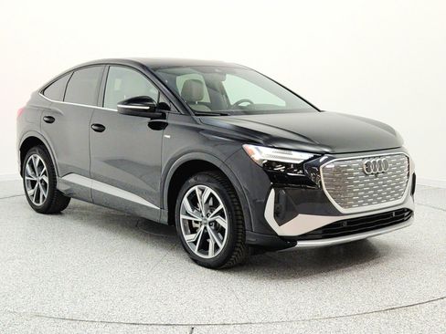 Used 2023 Audi Q4 e-tron Prestige image 3