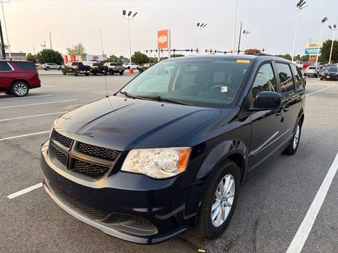 Used 2015 Dodge Grand Caravan SXT w/ UConnect Hands-Free Group FWD image 2