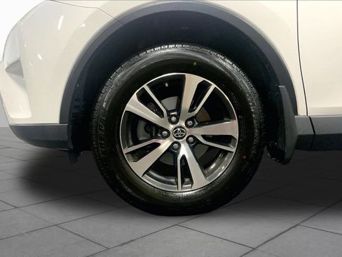 Used 2018 Toyota RAV4 XLE AWD/4WD image 11