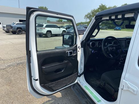 Used 2022 Jeep Wrangler Unlimited Sport AWD/4WD image 18