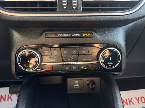 Used 2022 Ford Escape SEL image 15