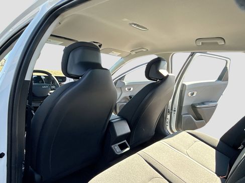 New 2026 Kia K4 LXS image 6