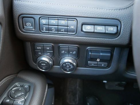 Used 2024 GMC Yukon Denali w/ Denali Reserve Package image 22