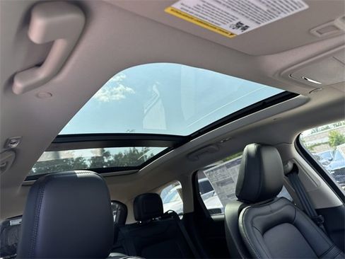 New 2025 Lincoln Corsair Grand Touring w/ Towing Package image 14