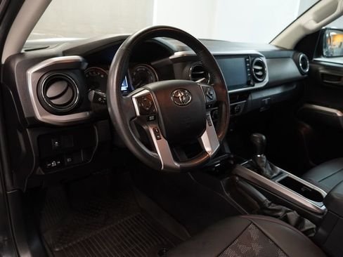 Used 2022 Toyota Tacoma SR5 AWD/4WD image 5