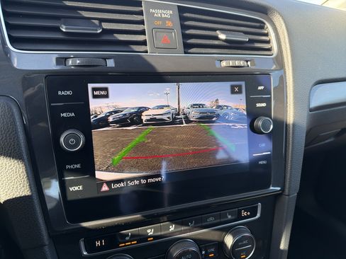 Used 2019 Volkswagen e-Golf SE w/ Driver Assistance Package image 20