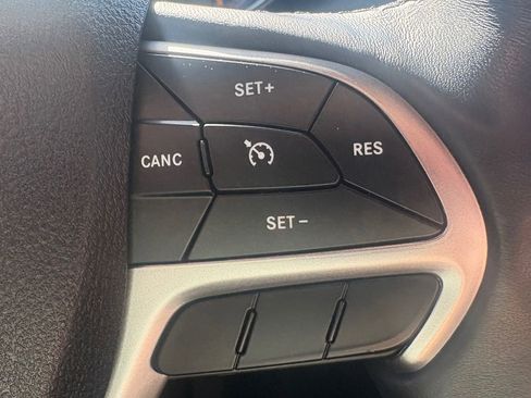 Used 2018 Jeep Grand Cherokee Altitude image 8