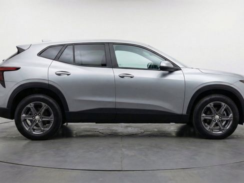 Used 2025 Chevrolet Blazer LT FWD image 11