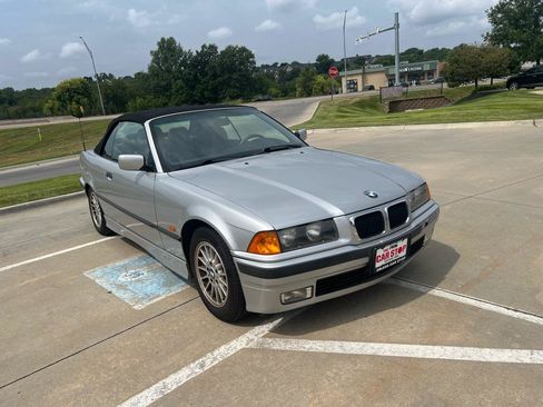 Used 1999 BMW 323i Convertible RWD image 3