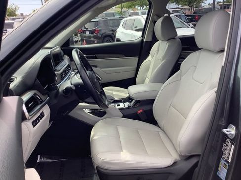 Used 2022 Kia Telluride EX w/ EX Premium Package FWD image 8