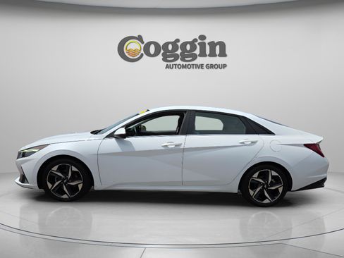 Used 2021 Hyundai Elantra SEL w/ Convenience + Premium Package image 2