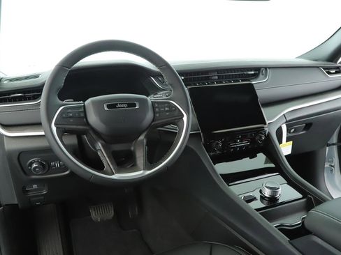 New 2025 Jeep Grand Cherokee Limited image 2