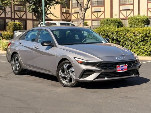 Used 2025 Hyundai Elantra Sport FWD image 2