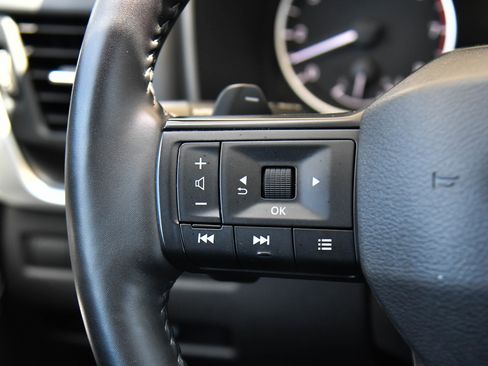 Used 2025 Nissan Rogue SV w/ SV Premium Package FWD image 31