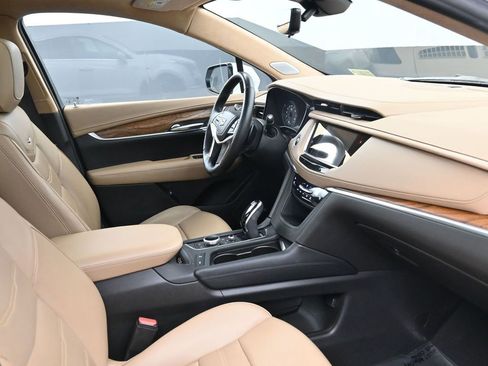 Used 2021 Cadillac XT5 Premium Luxury w/ Platinum Package FWD image 2