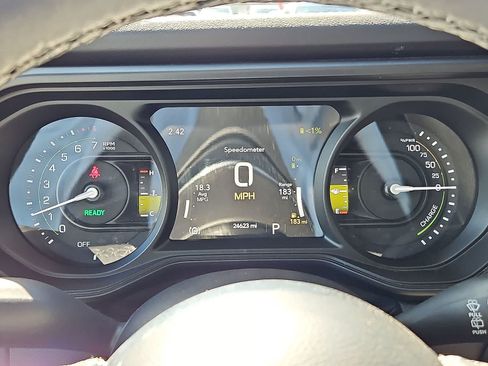 Used 2025 Jeep Wrangler Unlimited Sahara AWD/4WD image 17