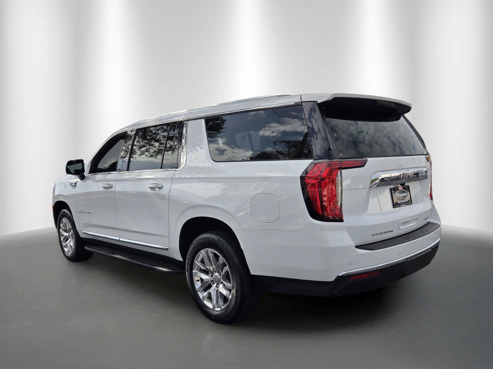 Used 2024 GMC Yukon XL SLT w/ SLT Luxury Package AWD/4WD image 5
