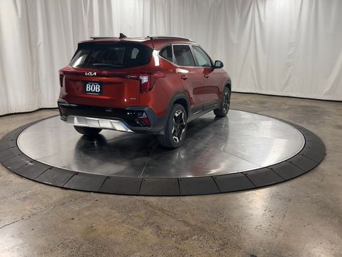 Certified 2025 Kia Seltos SX w/ SX Sunroof Package image 9