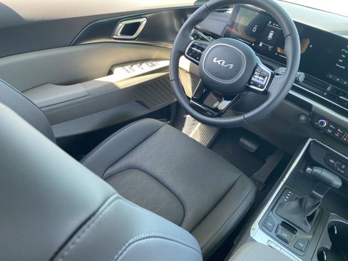 New 2026 Kia Carnival image 12