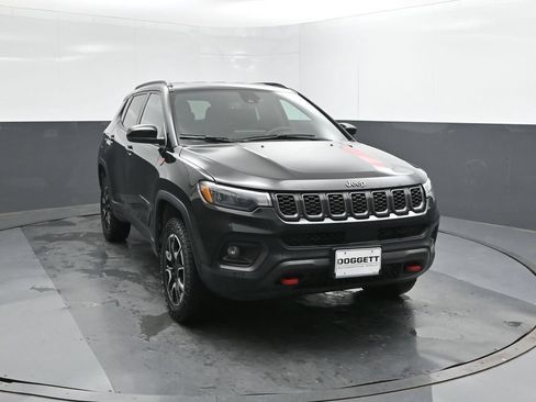 Used 2024 Jeep Compass Trailhawk AWD/4WD image 17
