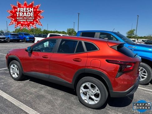 Used 2024 Chevrolet Trax LS w/ LS Convenience Package FWD image 3