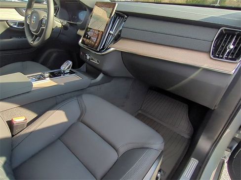 New 2026 Volvo XC90 B6 Plus w/ Protection Package Premier image 20