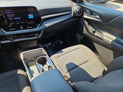 Certified 2025 Chevrolet Equinox LT FWD image 12