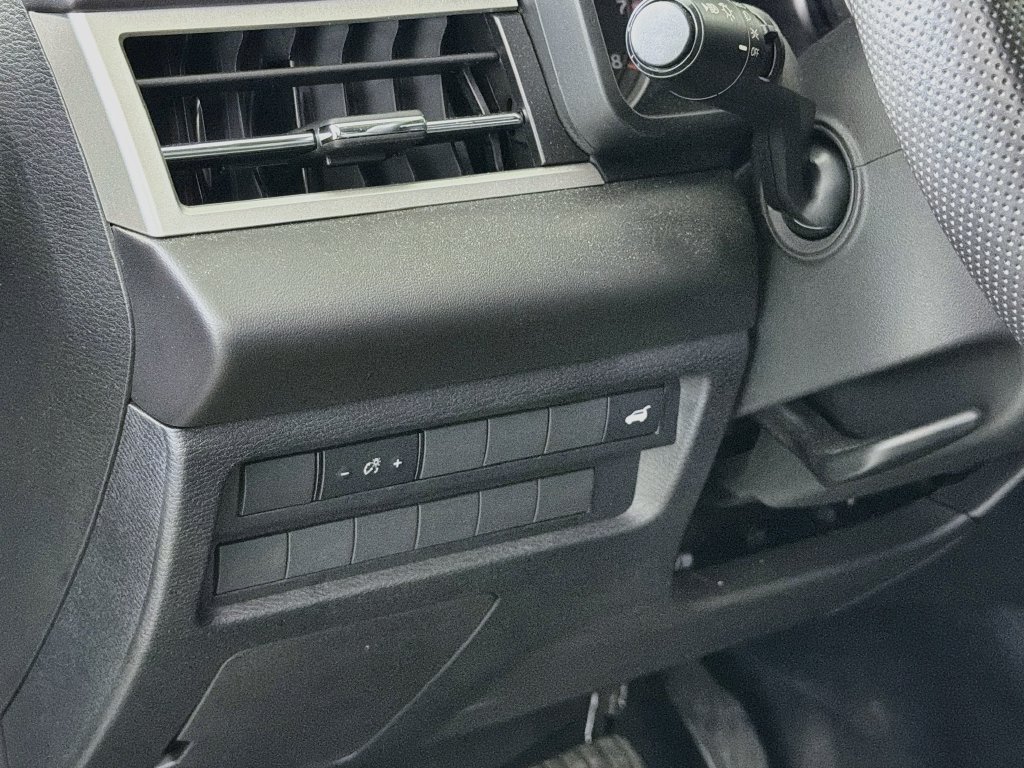 Used 2025 Mitsubishi Outlander SE AWD/4WD image 12