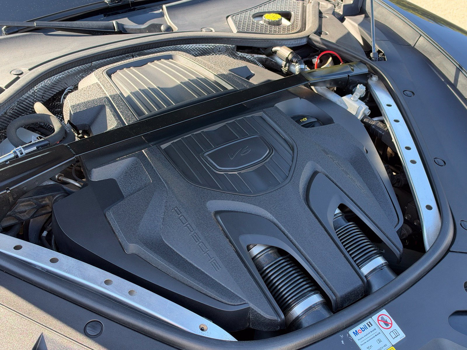 Certified 2023 Porsche Panamera 4 Platinum Edition AWD/4WD image 40