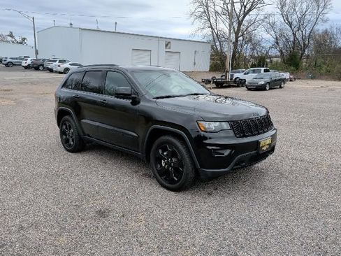 Used 2019 Jeep Grand Cherokee Laredo image 7