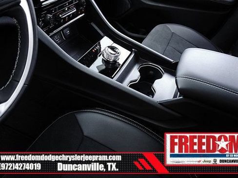 Used 2025 Jeep Grand Cherokee Altitude AWD/4WD image 31