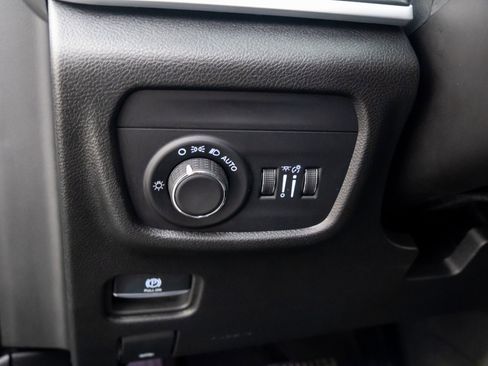 Used 2024 Jeep Grand Cherokee Altitude image 19