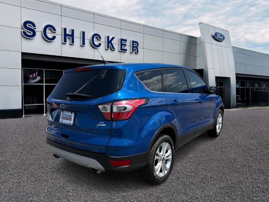 Used 2017 Ford Escape SE FWD image 2