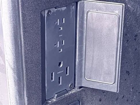 Used 2025 Tesla Cybertruck AWD Crew Cab image 33