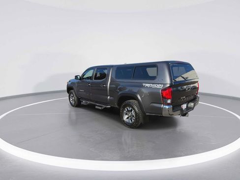 Certified 2018 Toyota Tacoma TRD Off-Road AWD/4WD image 6