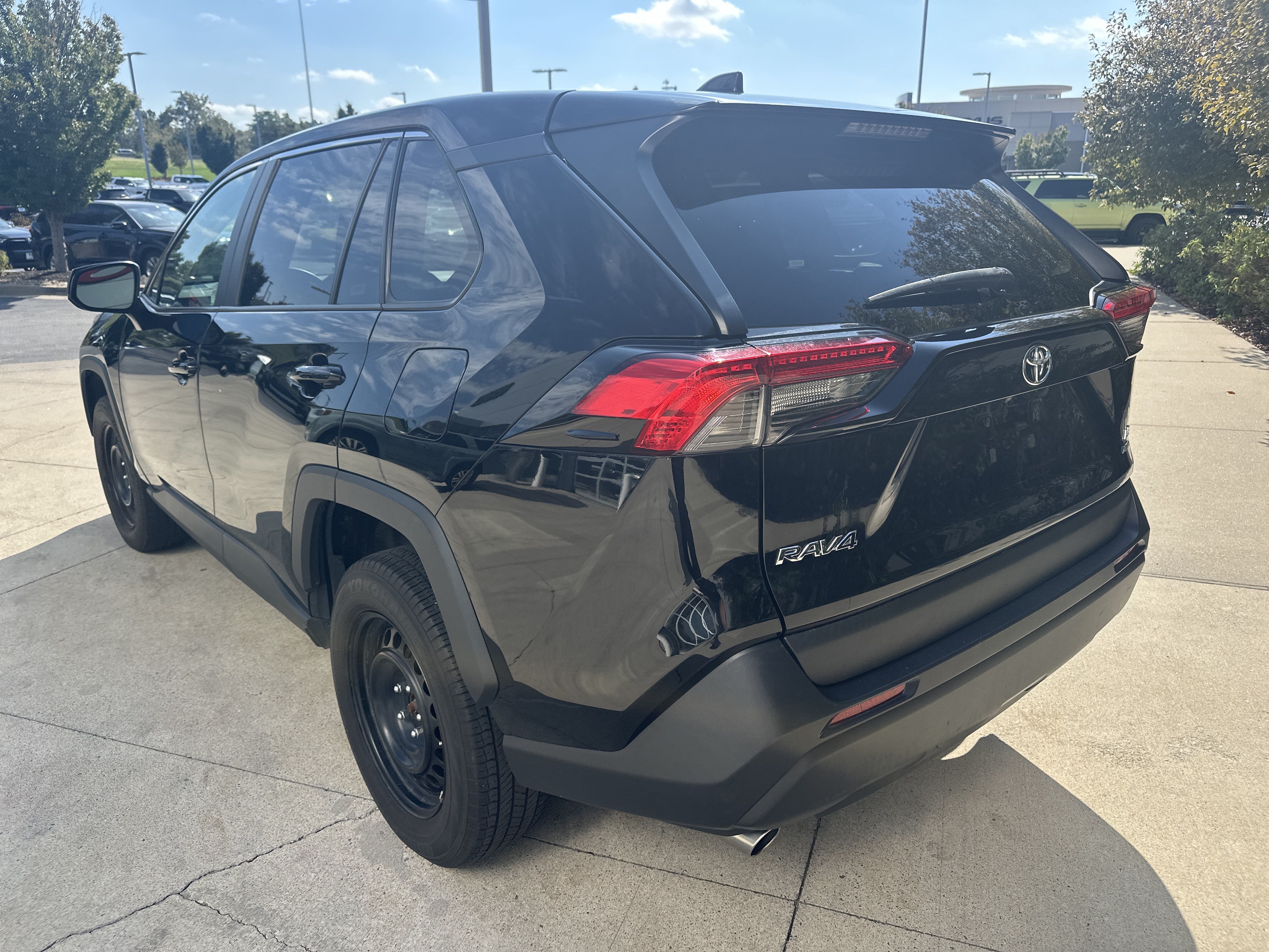 Used 2024 Toyota RAV4 LE AWD/4WD image 12
