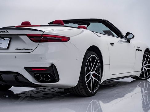 Used 2024 Maserati GranCabrio Trofeo image 11