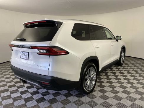 Used 2025 Toyota Grand Highlander AWD image 9
