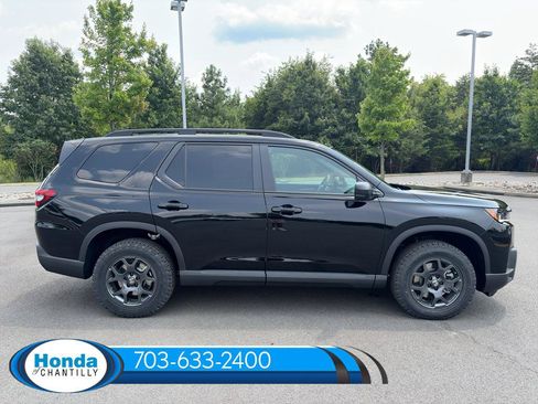 New 2026 Honda Pilot TrailSport image 8