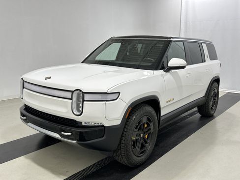 Used 2023 Rivian R1S Adventure image 1