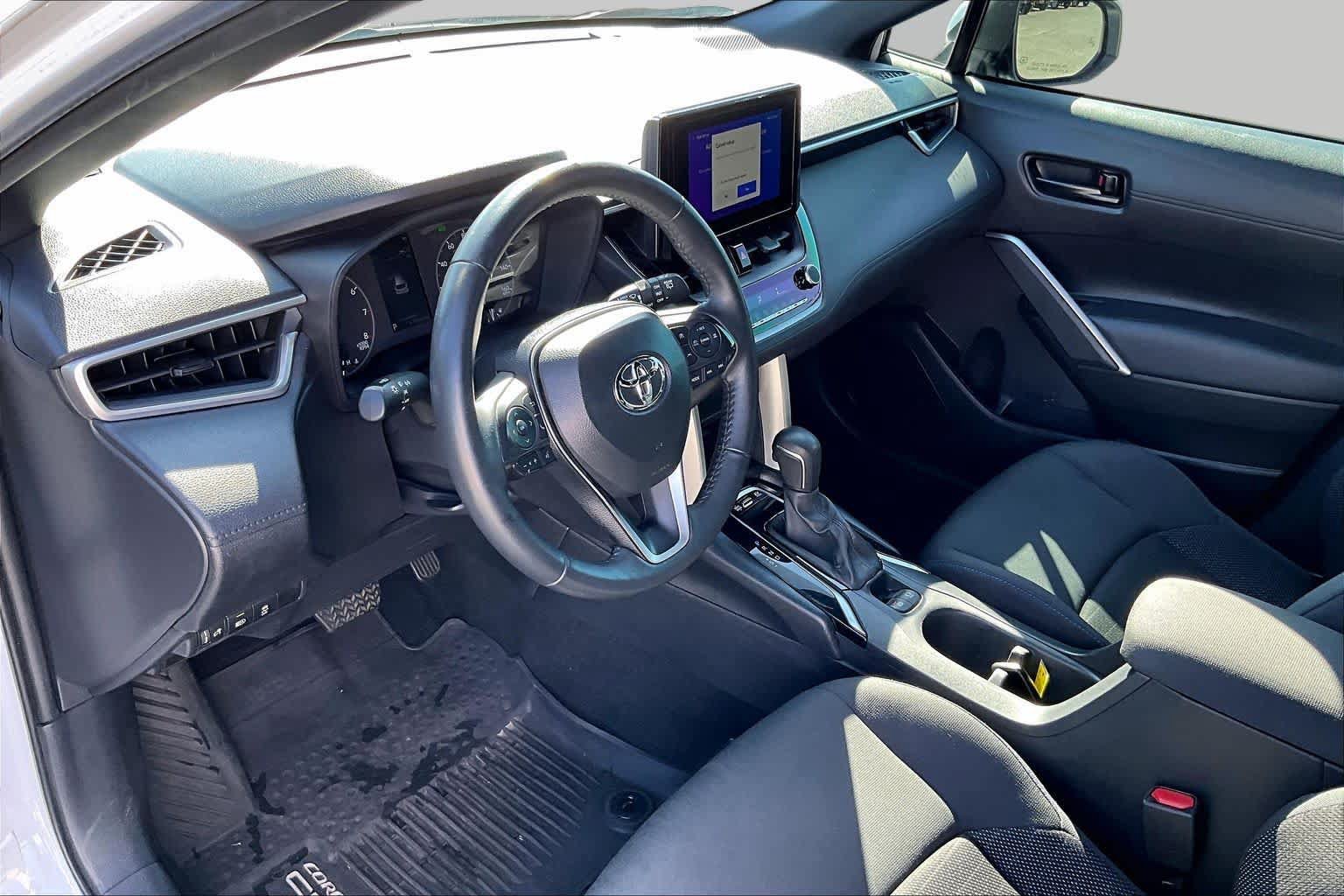 Used 2024 Toyota Corolla Cross AWD Hybrid image 16
