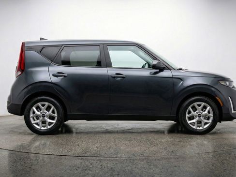 Used 2025 Kia Soul LX w/ LX Technology Package image 11