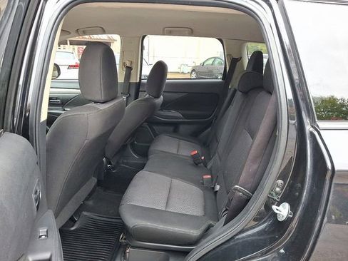 Used 2016 Mitsubishi Outlander ES image 15